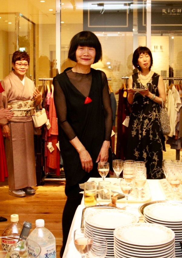 9dc2fbf9-49a9-4cc3-b62f-e6cd27f7287e